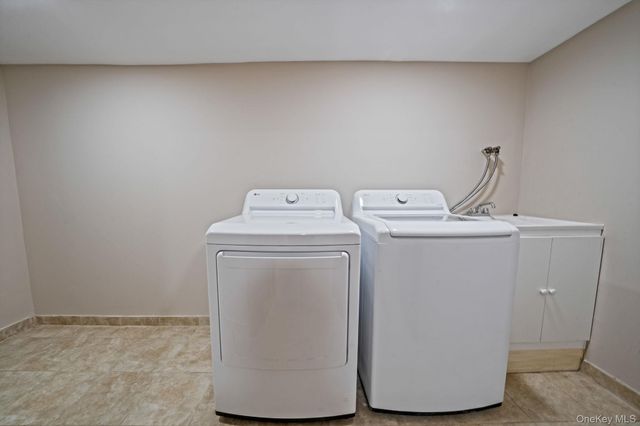 1027 Windermere Road, Franklin Square, NY 11010