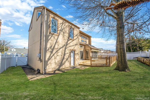 1027 Windermere Road, Franklin Square, NY 11010