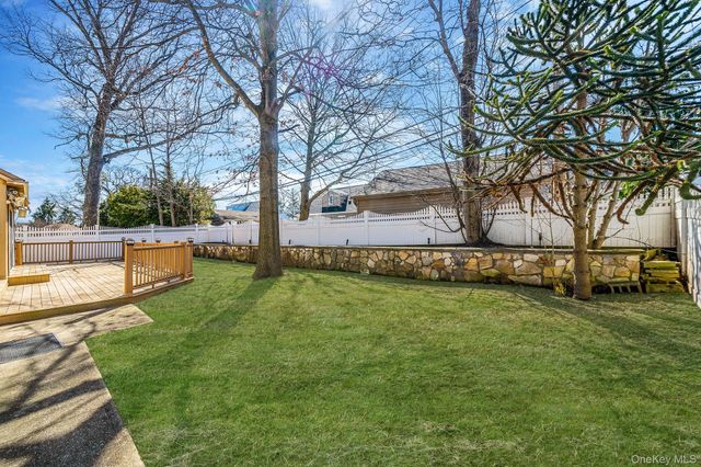 1027 Windermere Road, Franklin Square, NY 11010