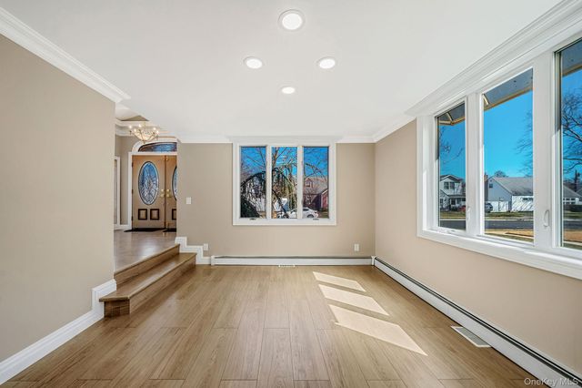 1027 Windermere Road, Franklin Square, NY 11010