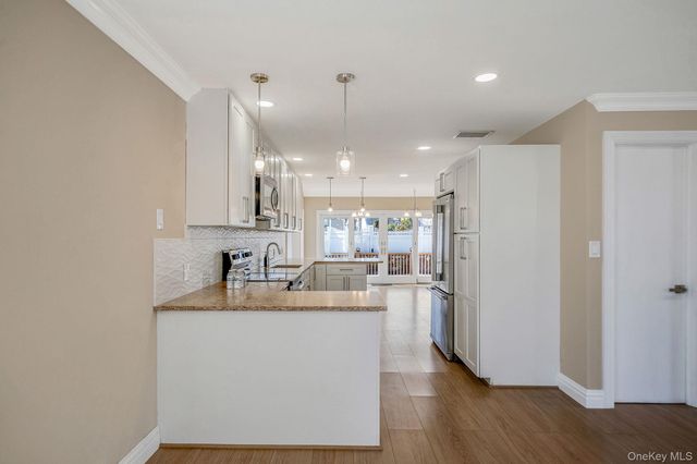 1027 Windermere Road, Franklin Square, NY 11010