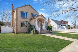 1027 Windermere Road, Franklin Square, NY 11010