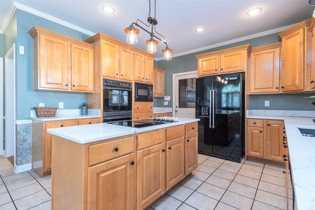 8746 RIVER HOLLOW DR, Memphis, TN 38016