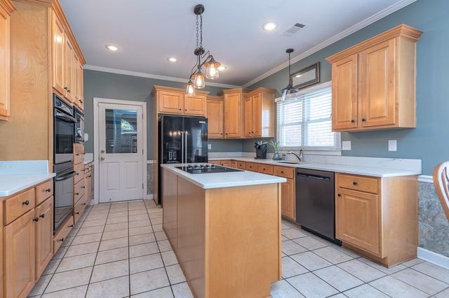 8746 RIVER HOLLOW DR, Memphis, TN 38016