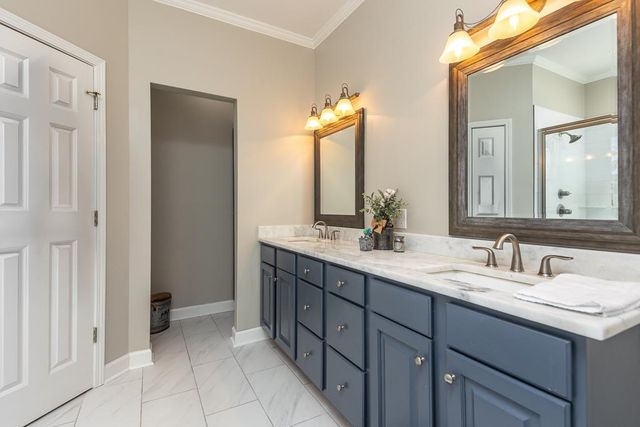 8746 RIVER HOLLOW DR, Memphis, TN 38016