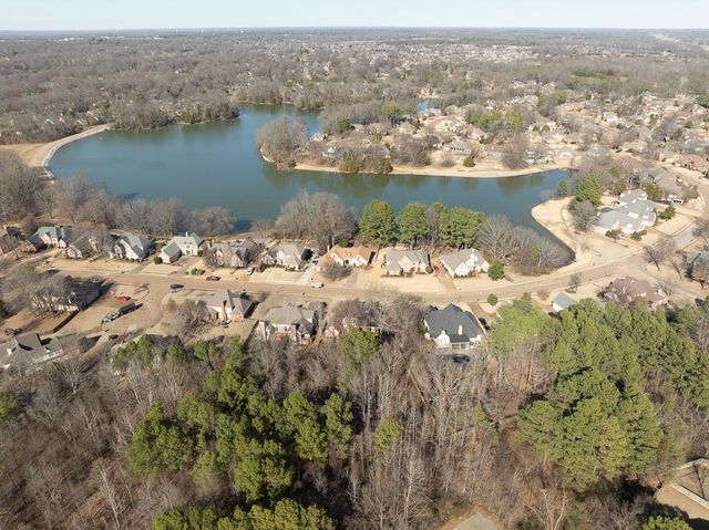 8746 RIVER HOLLOW DR, Memphis, TN 38016