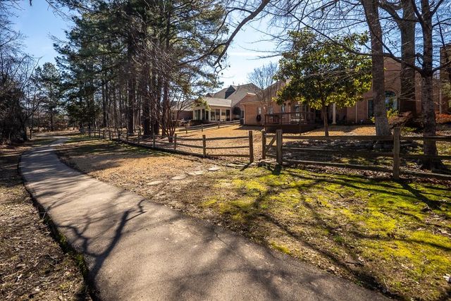 8746 RIVER HOLLOW DR, Memphis, TN 38016