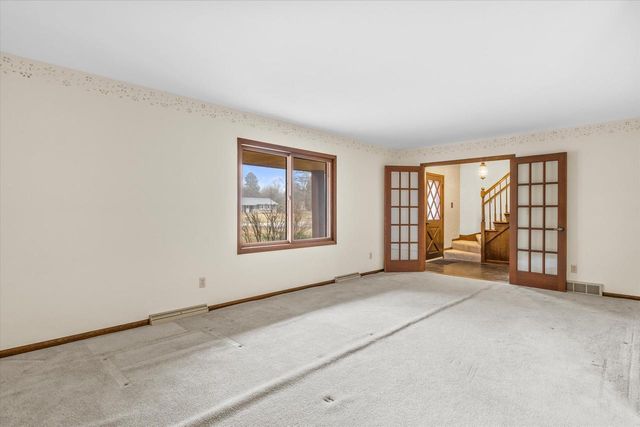 370 Douglas LANE, Cedarburg, WI 53012