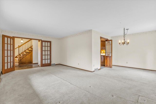 370 Douglas LANE, Cedarburg, WI 53012