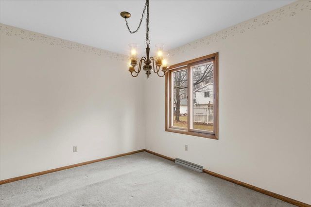 370 Douglas LANE, Cedarburg, WI 53012