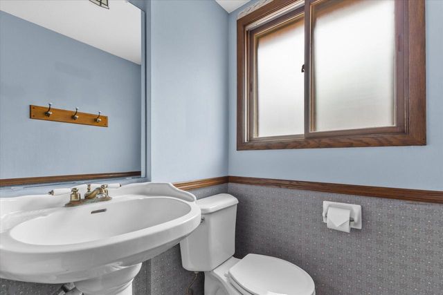 370 Douglas LANE, Cedarburg, WI 53012