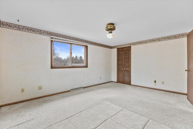 370 Douglas LANE, Cedarburg, WI 53012