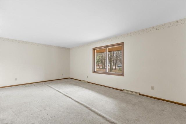 370 Douglas LANE, Cedarburg, WI 53012