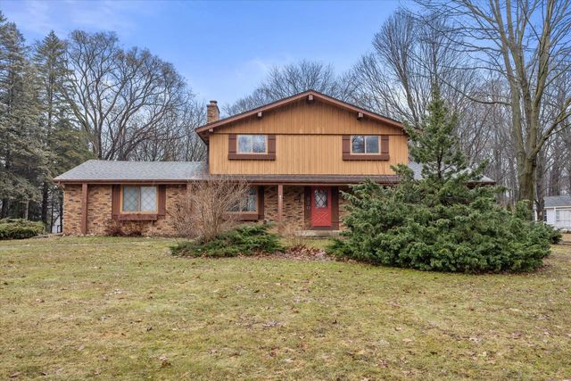 370 Douglas LANE, Cedarburg, WI 53012