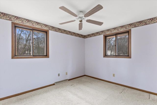 370 Douglas LANE, Cedarburg, WI 53012