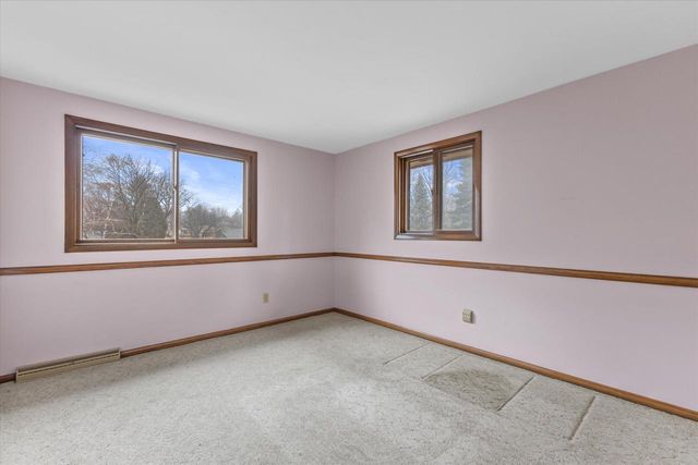 370 Douglas LANE, Cedarburg, WI 53012