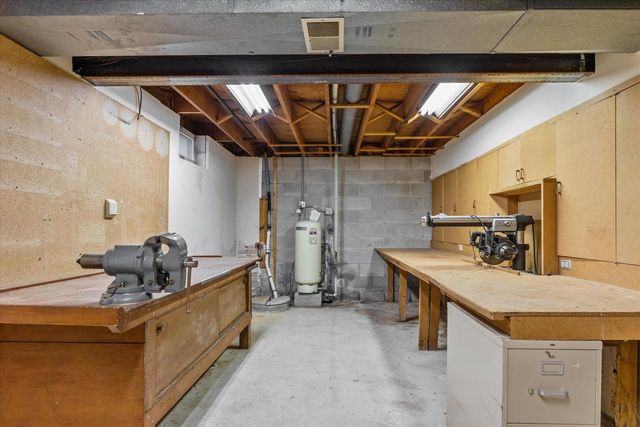 370 Douglas LANE, Cedarburg, WI 53012