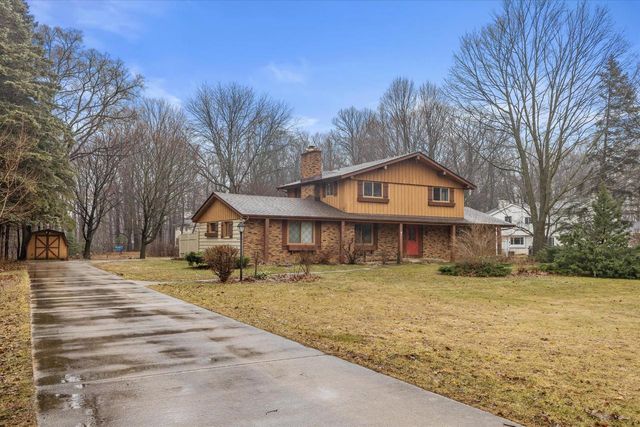 370 Douglas LANE, Cedarburg, WI 53012