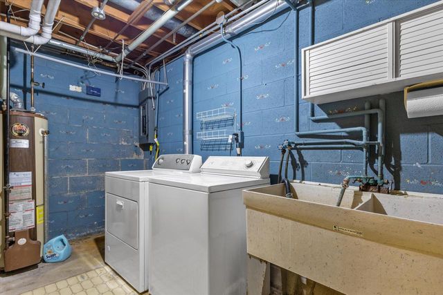 370 Douglas LANE, Cedarburg, WI 53012