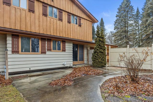 370 Douglas LANE, Cedarburg, WI 53012