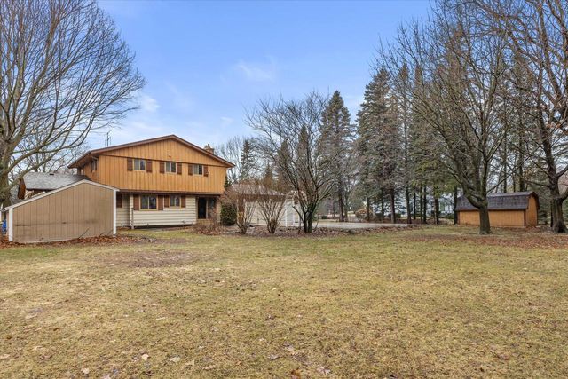 370 Douglas LANE, Cedarburg, WI 53012