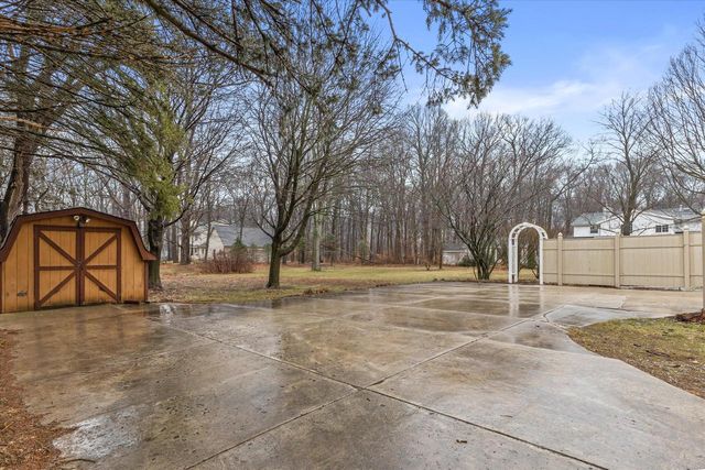 370 Douglas LANE, Cedarburg, WI 53012