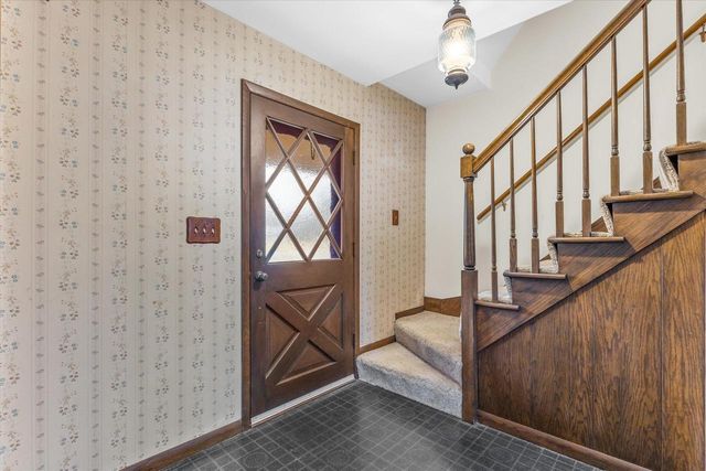 370 Douglas LANE, Cedarburg, WI 53012