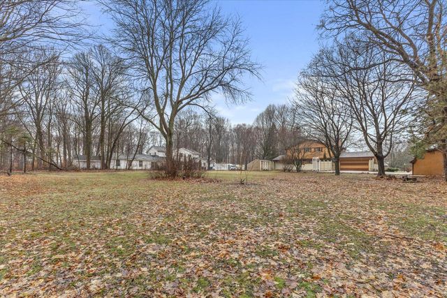 370 Douglas LANE, Cedarburg, WI 53012