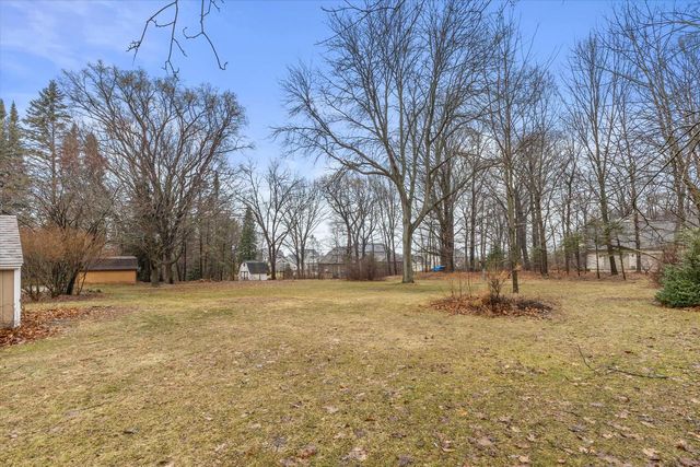 370 Douglas LANE, Cedarburg, WI 53012