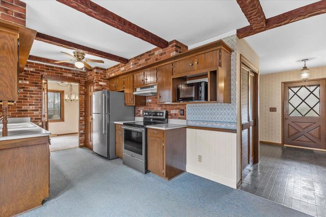 370 Douglas LANE, Cedarburg, WI 53012