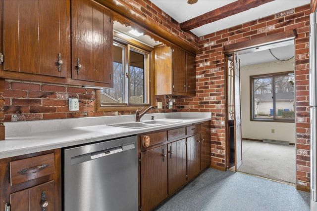 370 Douglas LANE, Cedarburg, WI 53012