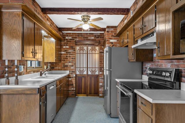 370 Douglas LANE, Cedarburg, WI 53012