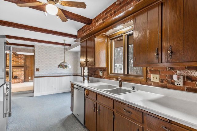 370 Douglas LANE, Cedarburg, WI 53012