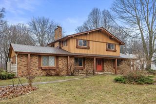 370 Douglas LANE, Cedarburg, WI 53012