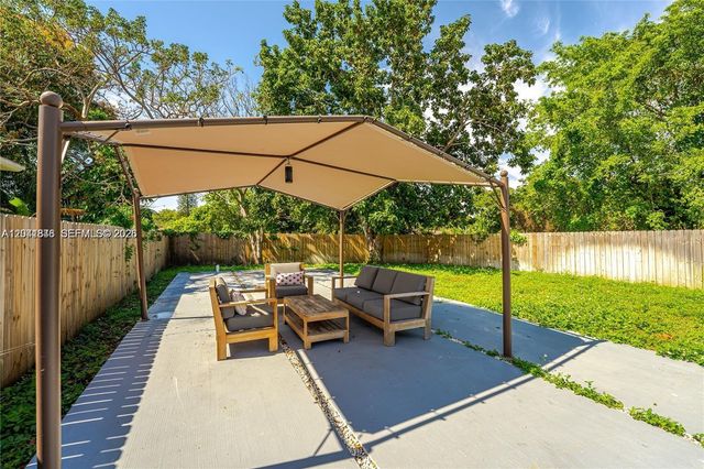 11080 Peachtree Drive, Miami, FL 33161