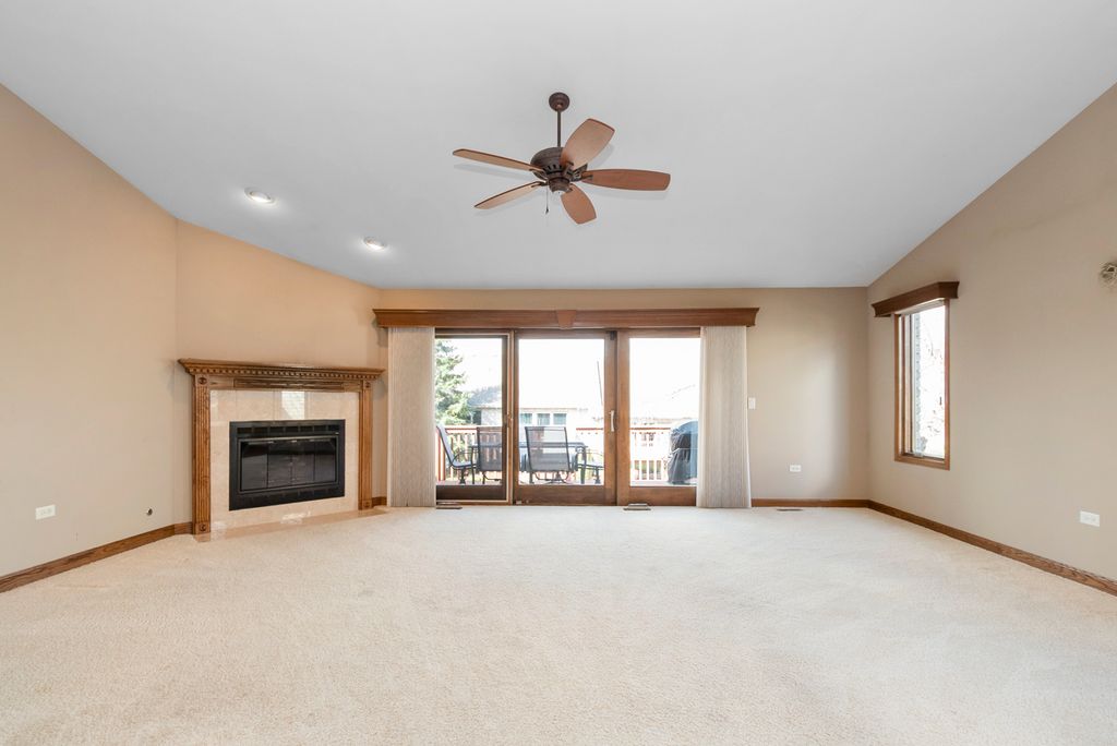 Image 5 of property listing at 16138 Hackney Drive, Orland Park, IL 60467