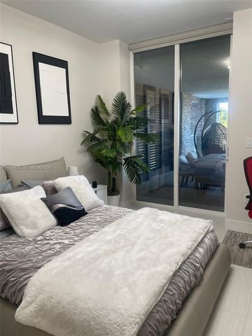 220 SE Mizner Blvd 321, Boca Raton, FL 33432