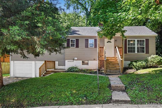 824 N Forest Avenue, Webster Groves, MO 63119