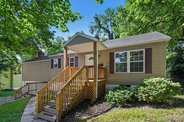 824 N Forest Avenue, Webster Groves, MO 63119