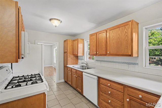824 N Forest Avenue, Webster Groves, MO 63119