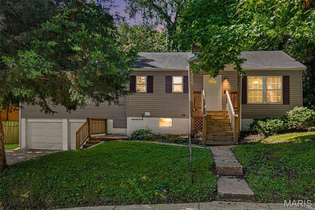 824 N Forest Avenue, Webster Groves, MO 63119