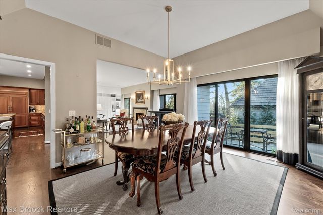 969 Bloomfield Woods, Bloomfield Hills, MI 48304