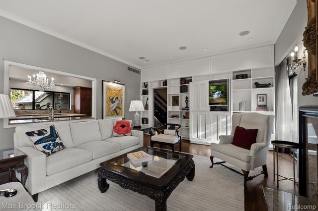 969 Bloomfield Woods, Bloomfield Hills, MI 48304