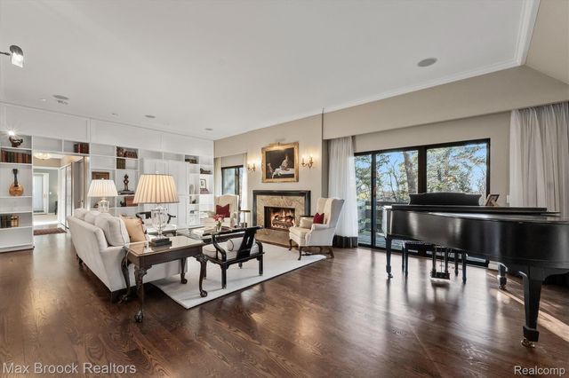 969 Bloomfield Woods, Bloomfield Hills, MI 48304