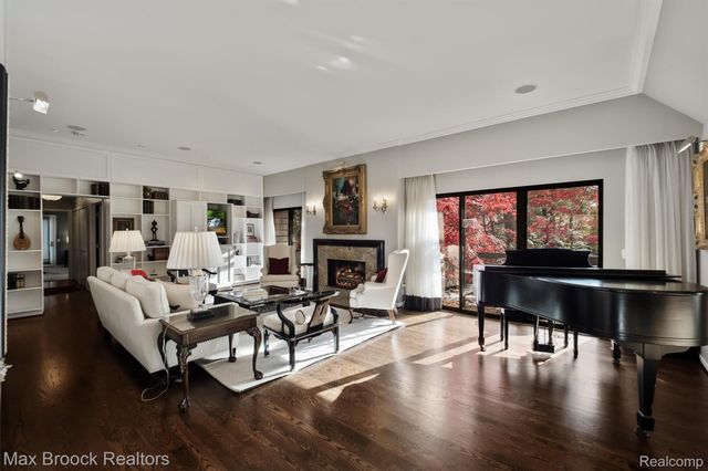 969 Bloomfield Woods, Bloomfield Hills, MI 48304