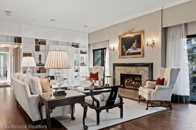 969 Bloomfield Woods, Bloomfield Hills, MI 48304