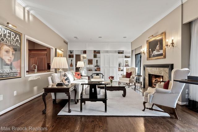 969 Bloomfield Woods, Bloomfield Hills, MI 48304