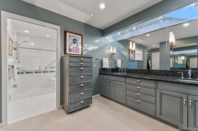 969 Bloomfield Woods, Bloomfield Hills, MI 48304