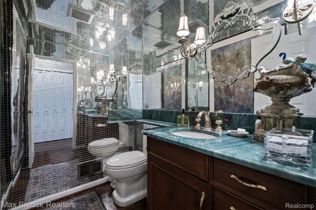 969 Bloomfield Woods, Bloomfield Hills, MI 48304