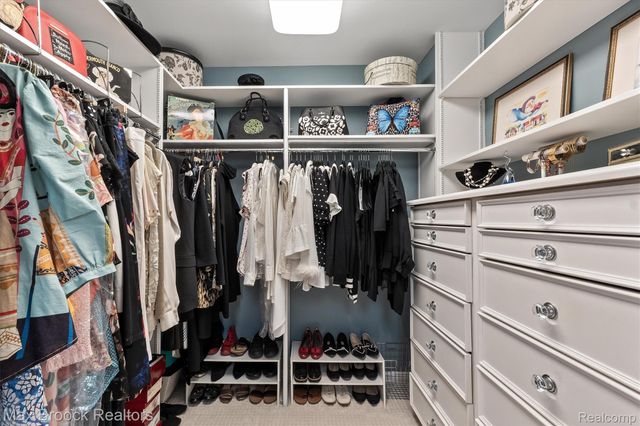 969 Bloomfield Woods, Bloomfield Hills, MI 48304